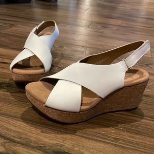 White size 8 Clark’s Collection Wedges never worn!
